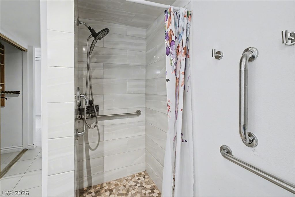 Image 24 of property listing at 5620 Roseridge Avenue, Las Vegas, NV 89107