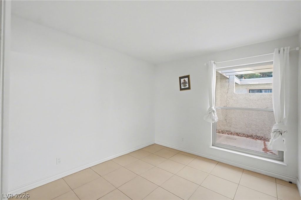 Image 27 of property listing at 5620 Roseridge Avenue, Las Vegas, NV 89107