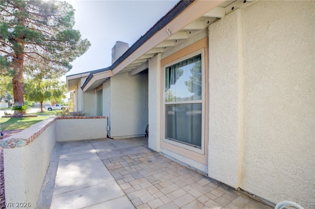 Image 4 of property listing at 5620 Roseridge Avenue, Las Vegas, NV 89107