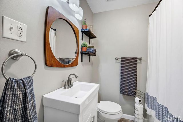 1200 E 8th Street, Washington, MO 63090