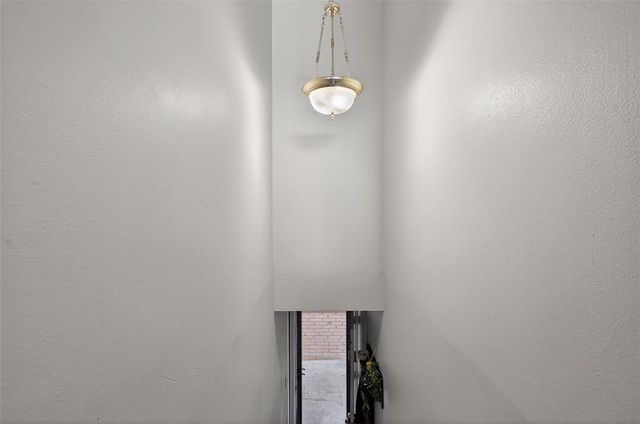 6100 N Brookline Avenue 12, Oklahoma City, OK 73112