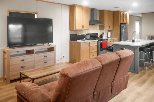 21835 NW Lake Mckenzie Boulevard, Altha, FL 32421