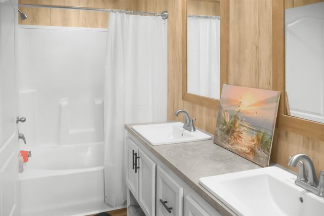 21835 NW Lake Mckenzie Boulevard, Altha, FL 32421