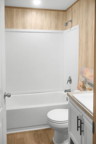 21835 NW Lake Mckenzie Boulevard, Altha, FL 32421