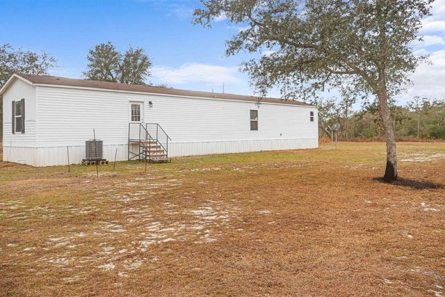 21835 NW Lake Mckenzie Boulevard, Altha, FL 32421