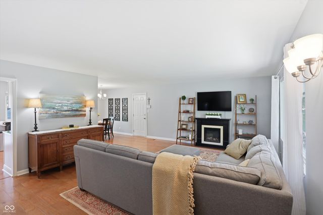 562 Holliday Lane, Indianapolis, IN 46260