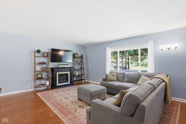 562 Holliday Lane, Indianapolis, IN 46260