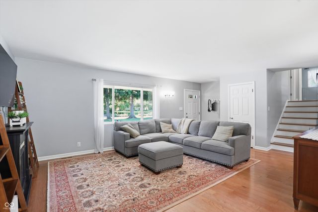 562 Holliday Lane, Indianapolis, IN 46260