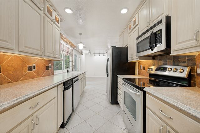 5068 Avery Lane, The Colony, TX 75056