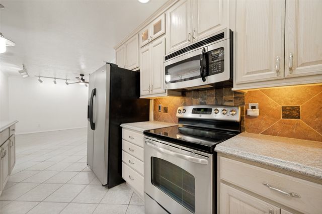 5068 Avery Lane, The Colony, TX 75056