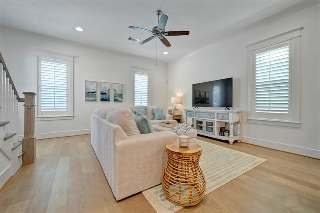 4 Caravelle Court, Galveston, TX 77554