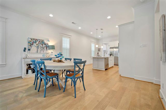 4 Caravelle Court, Galveston, TX 77554