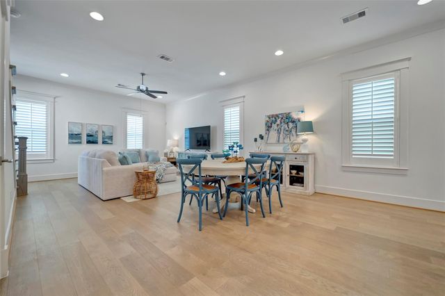 4 Caravelle Court, Galveston, TX 77554