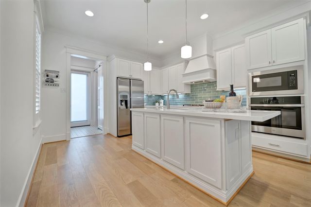 4 Caravelle Court, Galveston, TX 77554