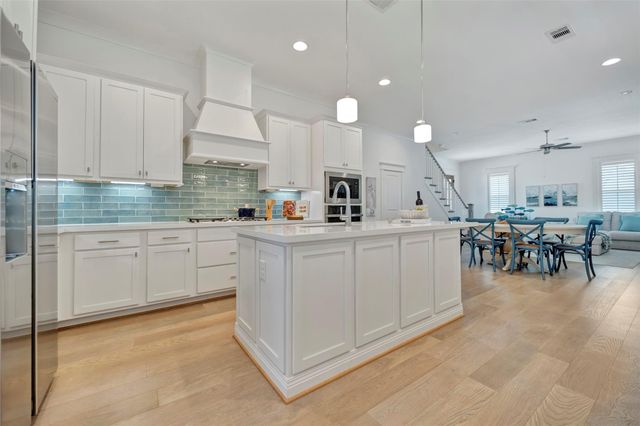 4 Caravelle Court, Galveston, TX 77554