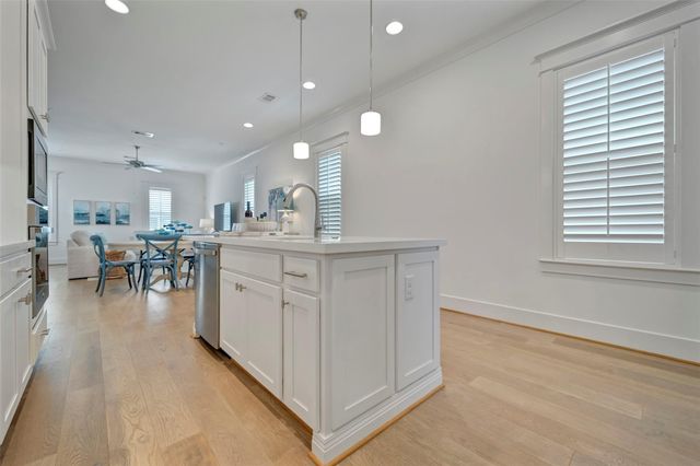 4 Caravelle Court, Galveston, TX 77554