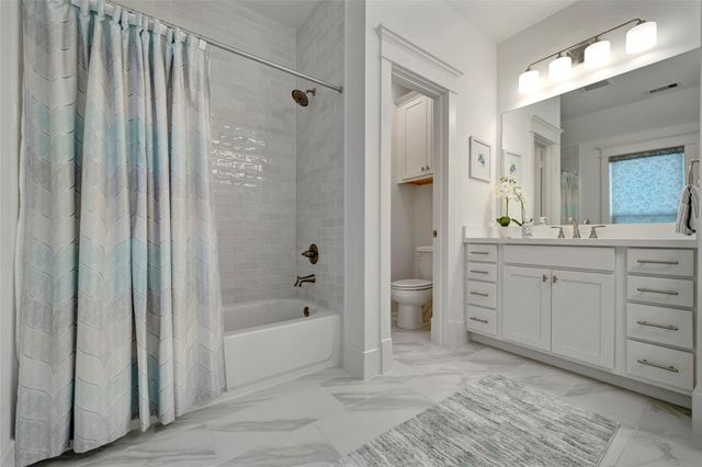 4 Caravelle Court, Galveston, TX 77554