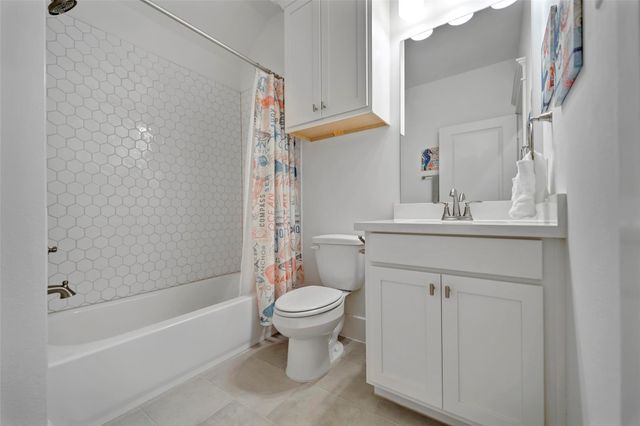 4 Caravelle Court, Galveston, TX 77554