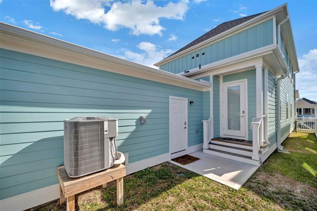 4 Caravelle Court, Galveston, TX 77554