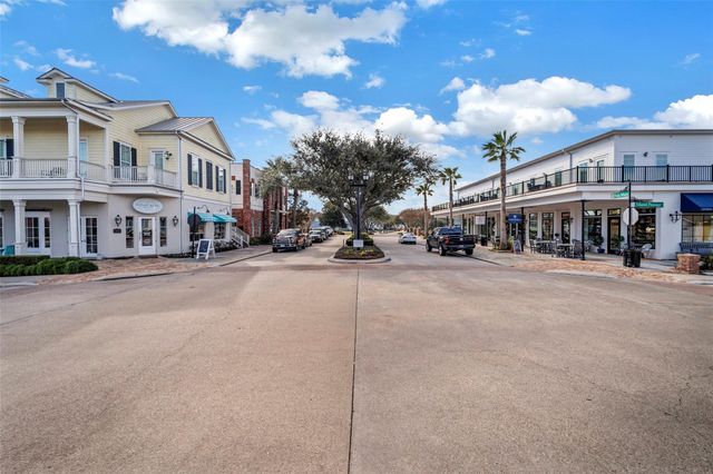 4 Caravelle Court, Galveston, TX 77554