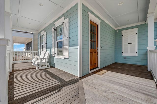 4 Caravelle Court, Galveston, TX 77554