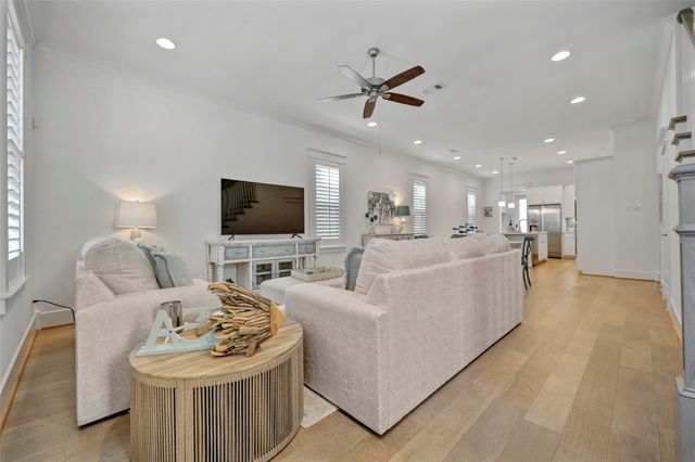 4 Caravelle Court, Galveston, TX 77554