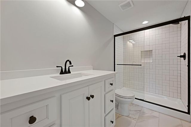 24916 W 98th Place, Lenexa, KS 66227