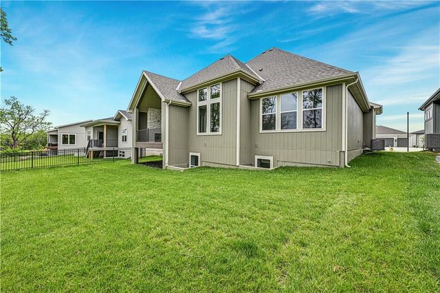 24916 W 98th Place, Lenexa, KS 66227