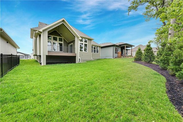 24916 W 98th Place, Lenexa, KS 66227