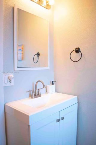 1009 TEQUESTA, Fort Lauderdale, FL 33311