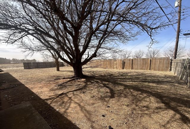 1926 Avenue H, Levelland, TX 79336