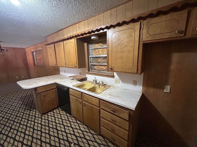 1926 Avenue H, Levelland, TX 79336