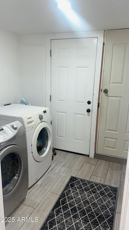 Image 14 of property listing at 326 N 39TH Drive N, Phoenix, AZ 85009