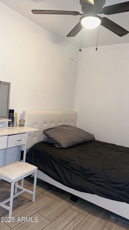 Image 16 of property listing at 326 N 39TH Drive N, Phoenix, AZ 85009