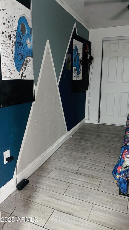 Image 9 of property listing at 326 N 39TH Drive N, Phoenix, AZ 85009