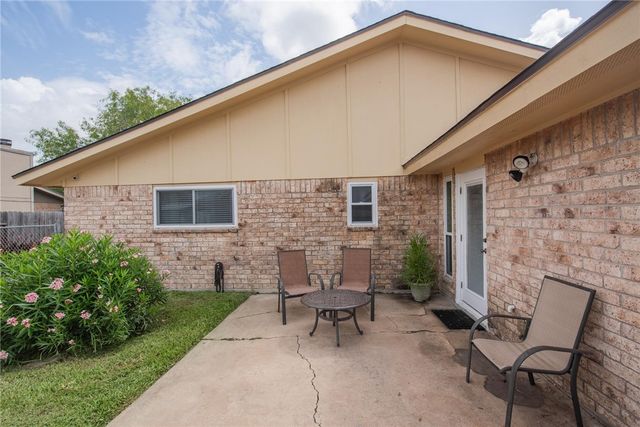 4957 Shadowbend Dr, Corpus Christi, TX 78413