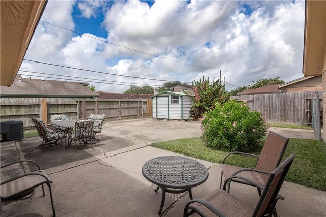 4957 Shadowbend Dr, Corpus Christi, TX 78413