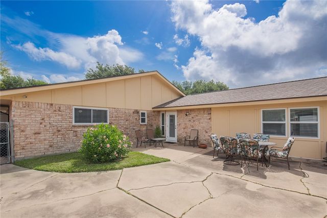 4957 Shadowbend Dr, Corpus Christi, TX 78413