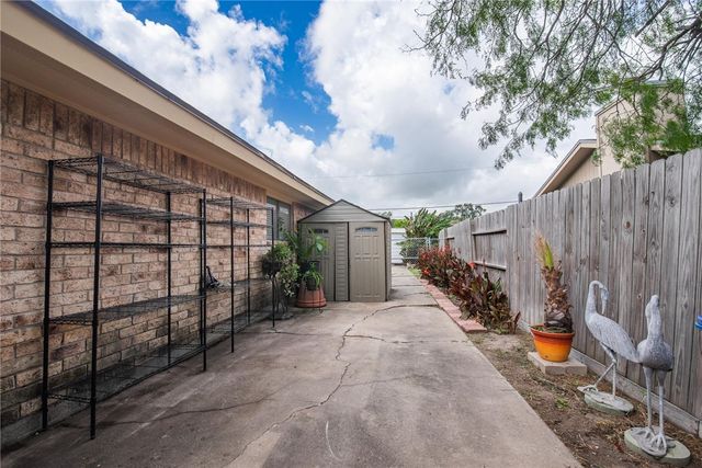 4957 Shadowbend Dr, Corpus Christi, TX 78413
