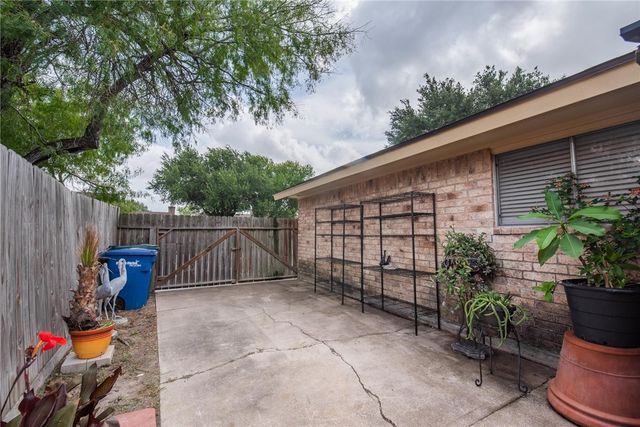 4957 Shadowbend Dr, Corpus Christi, TX 78413