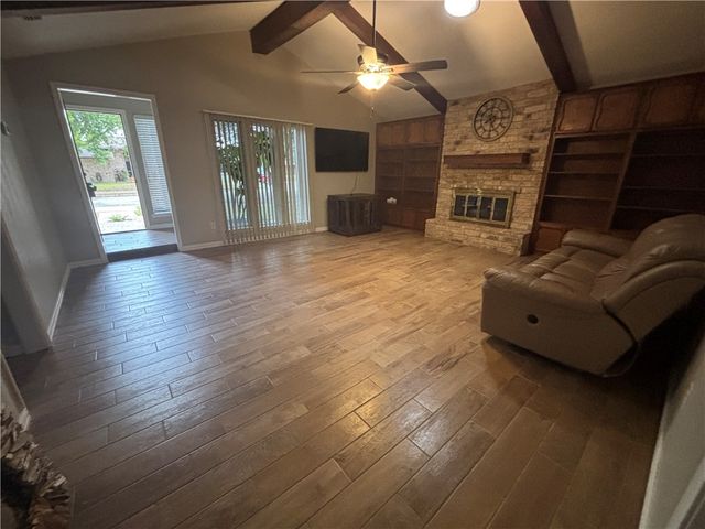 4957 Shadowbend Dr, Corpus Christi, TX 78413