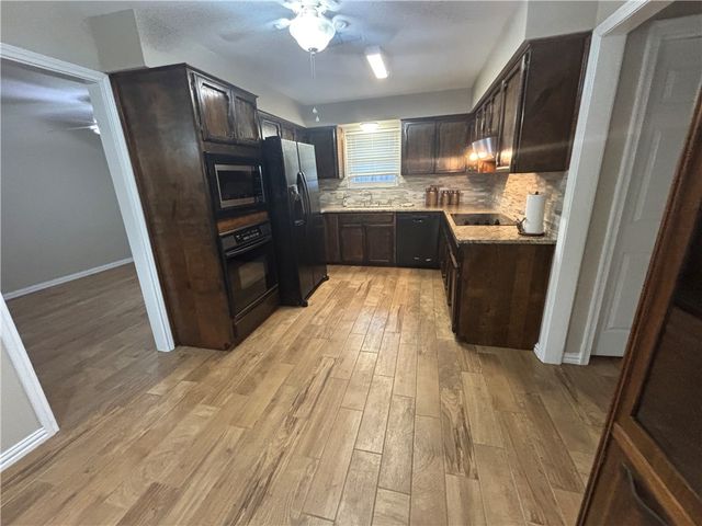 4957 Shadowbend Dr, Corpus Christi, TX 78413
