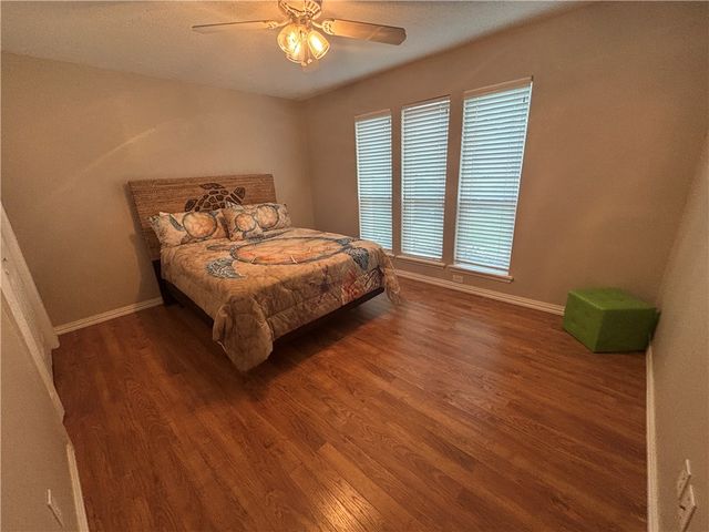 4957 Shadowbend Dr, Corpus Christi, TX 78413
