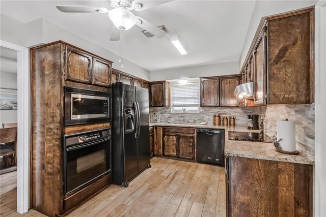 4957 Shadowbend Dr, Corpus Christi, TX 78413