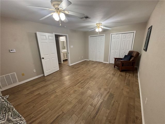 4957 Shadowbend Dr, Corpus Christi, TX 78413