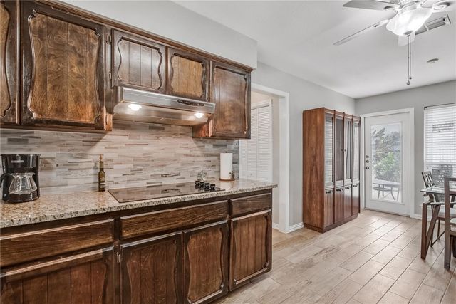4957 Shadowbend Dr, Corpus Christi, TX 78413