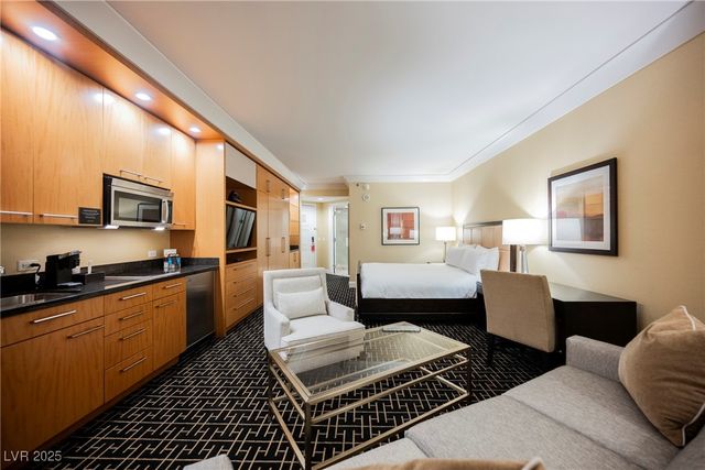 2000 North Fashion Show Drive 4302, Las Vegas, NV 89109