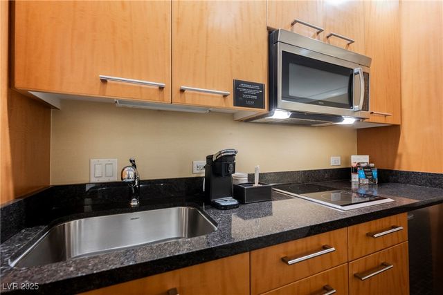 2000 North Fashion Show Drive 4302, Las Vegas, NV 89109