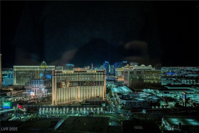 2000 North Fashion Show Drive 4302, Las Vegas, NV 89109