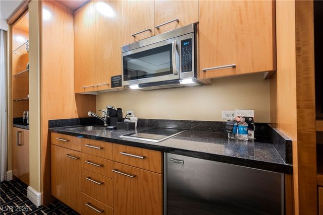 2000 North Fashion Show Drive 4302, Las Vegas, NV 89109